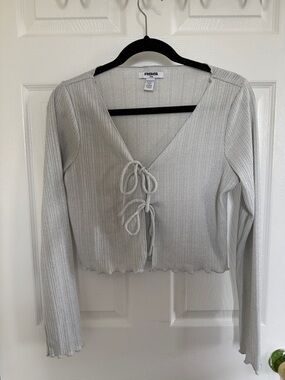 RSQ Light Gray Ribbed Tie-Front Long Sleeve Crop Top